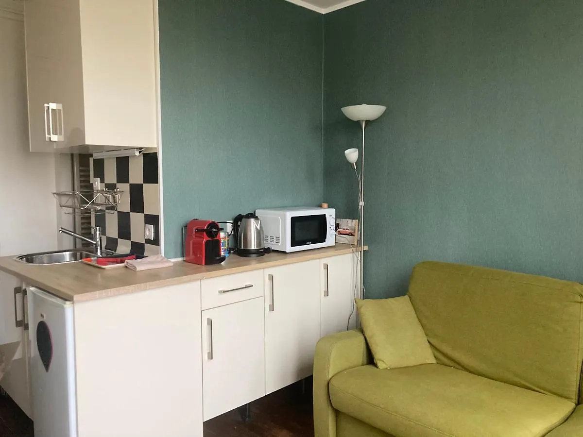 Apartment Jupiter 101 Studio Montmartre Paris France